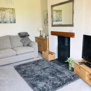 Acacia Breezes - Delightful Semi Holiday home Scarborough