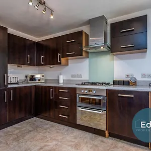 Centre, Sleeps 8, Free Parking Southampton