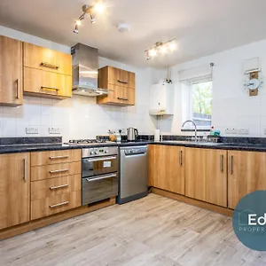 Centre Townhouse, Sleeps 8, Free Parking Southampton